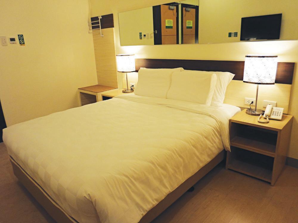 Go Hotels Otis - Manille Extérieur photo